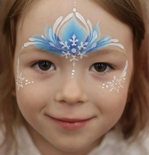 Disney Face Painting, Frozen Face Paint, Elsa Face, Princess Face Painting, Face Painting Tips, Christmas Face Painting, Frozen Face, Girl Face Painting, Face Painting Easy