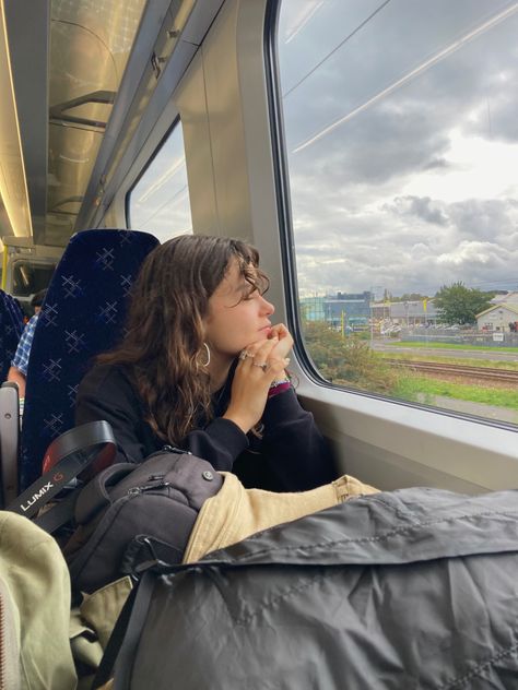 Hatyai Photography, Picture Poses Travel, Train Ig Pics, Train Inspo Pics, Train Poses Photography, Traveling By Train Aesthetic, Poses In Train, Train Girl Aesthetic, Traveling Photo Ideas