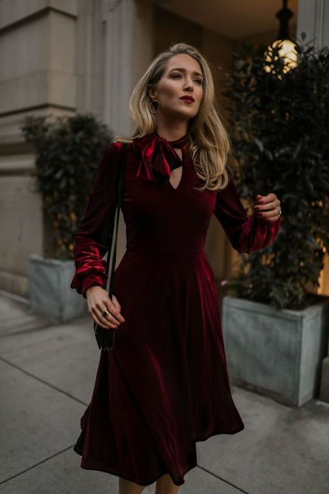 The chic lines and selective burgundy velvet detail give this dress a truly refined, vintage feel. Holiday Party Outfit Casual, Office Party Dress, Party Outfits For Women, Nyc Style, Dresses Fall, Neck Bow, Black Handbag, Christmas Party Dress, Holiday Party Outfit