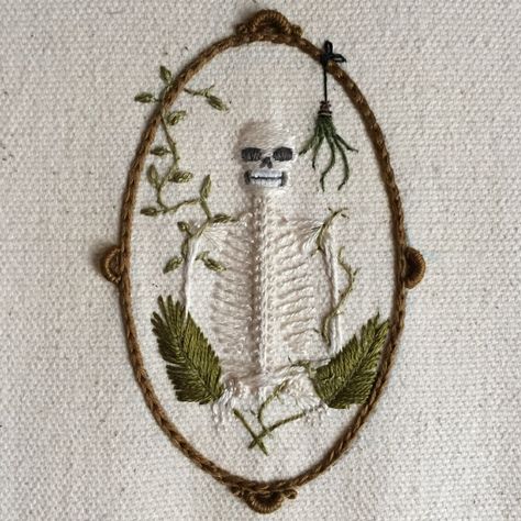 Delicate and Creepy: Macabre Needlework Spooky Embroidery Halloween, Goth Quilt Ideas, Embroidery Spider Web, Goth Embroidery Patterns, Embroidery Bones, Embroidery Alternative, Creepy Embroidery, Alternative Embroidery, Brows Drawing