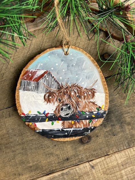 Wood Slice Art Paint, Painted Wood Slice Ornaments, Wood Slice Christmas Ornaments, Art Booth, Wood Paintings, Wood Slice Ornaments, Scottish Cow, Easy Ornaments, Craft Workshop