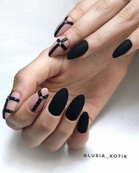 15 Dark Manicures Every Witch Should Wear In October - Bestofshayari Skull Snake, Retro Nails, Grunge Nails, Black Nail Designs, Black Nail, New Nail Art, Funky Nails, Nail Games, Nail Lacquer