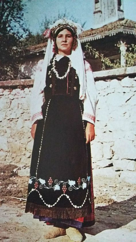 Traditional Bulgarian costume for the ritual Lazaruvane (performed on Lazarus Saturday) from the village of Pop Kralevo, Silistra area. Bulgarian Headdress, Bulgarian Traditional Clothing, Bulgarian Folklore, Bulgarian Clothing, The Ritual, Ethnic Dress, Folk Costume, Traditional Clothing, Macedonia