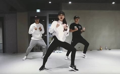 You'll be amazed at the talent and passion of these dancers at 1MILLION Dance Studio! | http://www.allkpop.com/buzz/2015/12/youll-be-amazed-at-the-talent-and-passion-of-these-dancers-at-1million-dance-studio 1m Dance Studio, Sori Na, Hip Hop Attire, 1 Million Dance Studio, 1million Dance Studio, Hip Hop Dance Outfits, Dance Aesthetic, Dance Costumes Ballroom, Clothing Studio