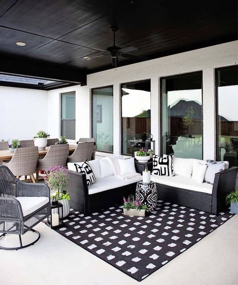 Black and white modern farmhouse home tour - Farmhousehub Black And White Modern Farmhouse, Broadmoor House, Black And White Living Room Decor, Modern Farmhouse Interior Design, White Modern Farmhouse, White Porch, Farmhouse Patio, Black And White Living Room, Farmhouse Interior Design