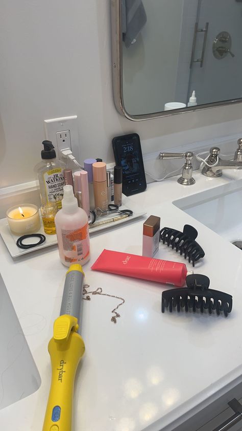 Getting Ready Vanity, Vogue Beauty, Healthy Girl, Body Skin Care Routine, Just Girl Things, Just Girly Things, Body Skin, Dream Room, Makeup Skin Care