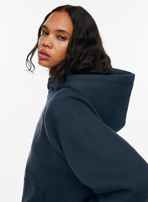 NEW COZY FLEECE MEGA RAGLAN HOODIE - Oversized fleece raglan hoodie Aritzia Hoodie, Spy Dress, Aritzia Style, Boyfriend Hoodie, Raglan Hoodie, Hoodie Oversize, Cargo Skirt, Comfy Sweaters, Cool Hoodies