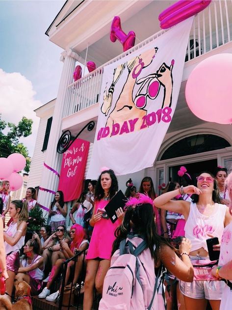 Barbie Bid Day! College Goals, Recruitment Themes, Sorority Events, Halloween Costumes College Girls, College Sorority, Sorority Bid Day, Bid Day Themes, American Teen, College Aesthetic