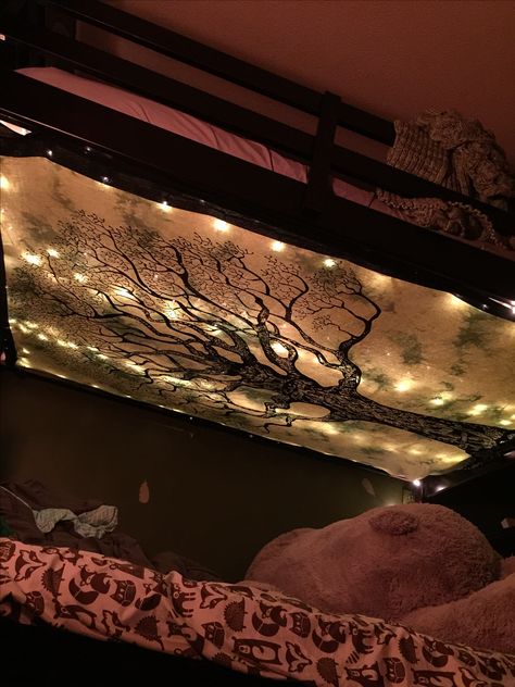 Bottom bunkbed 200 lights and a tapestry Bunk Bed Tapestry, Bottom Bunk Ideas Aesthetic, Bottom Bunk Decor, Bottom Bunk Ideas, Bottom Bunk Bed Decorating Ideas, Bunk Bed Decorating Ideas Lights, Bunk Bed Rooms Decor Aesthetic, Bunk Bed Rooms Decor, Bunkbed Ideas