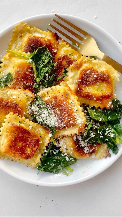 Sara Stewart, MS, CNS (@sara.haven) posted on Instagram: “toasted ravioli with spinach, brown butter, and parmesan!✨🤩 another 15 minute dinner that feels kinda fancy but really isn’t because we’re…” • May 18, 2022 at 12:42am UTC Sara Stewart, Sara Haven, Ravioli With Spinach, Fresh Ravioli, Spinach And Cheese Ravioli, Spinach Parmesan, 15 Minute Dinners, Spinach Ravioli, Shaved Parmesan