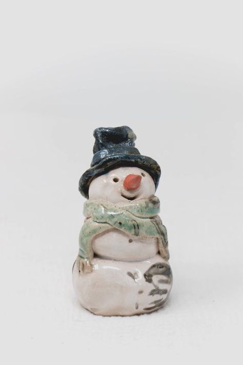 Snowman Pottery, Pottery Snowman, Christmas Decor Handmade, Holiday Pottery, Christmas Ceramics, Pottery Christmas, Clay Christmas Decorations, Small Snowman, Mountain Pottery