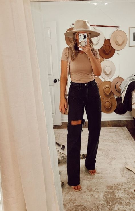 leanncaves on LTK Southern Cute Outfits, Trendy Casual Winter Outfits, Outfit Ideas Nashville Spring, Fall Outfit Nashville, Milenial Outfit Fashion 2023, Cute Outfit Ideas 2023, Turtle Neck No Sleeves Outfit, Chic Trendy Outfits, Daytime Nashville Outfit Fall