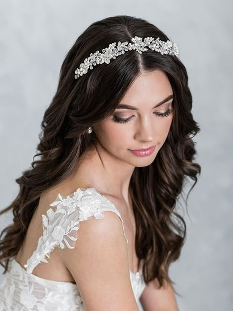 2139 — Bel Aire Bridal International Quotes, Bridal Hair Tiara, Bridal Veils And Headpieces, Wedding Tiara Hairstyles, Elegant Headband, Beautiful Bridal Hair, Bridesmaids Earrings, Flower Crown Hairstyle, Floral Hair Pins