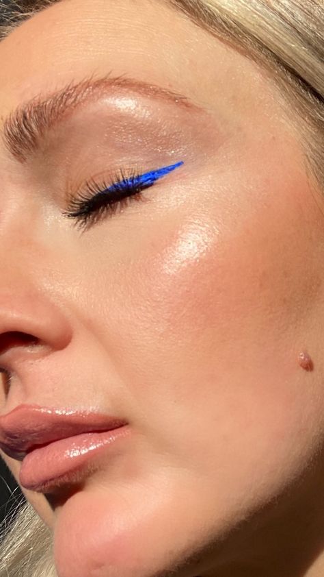 Cobalt Blue Eyeliner, Fresh Skin Makeup, Sag Rising, Blue Eyeliner Looks, Blue Eyeliner Makeup, Colourful Makeup, Blue Liquid, Blue Liner, Blue Eyeliner