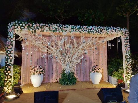 Photo By Momento Events Pvt Ltd - Decor Selfie Decoration, Floral Backdrop Wedding, Indoor Wedding Decorations, Engagement Stage Decoration, Themed Wedding Decorations, Simple Stage Decorations, Cradle Ceremony, Gate Decoration, Wedding Stage Backdrop