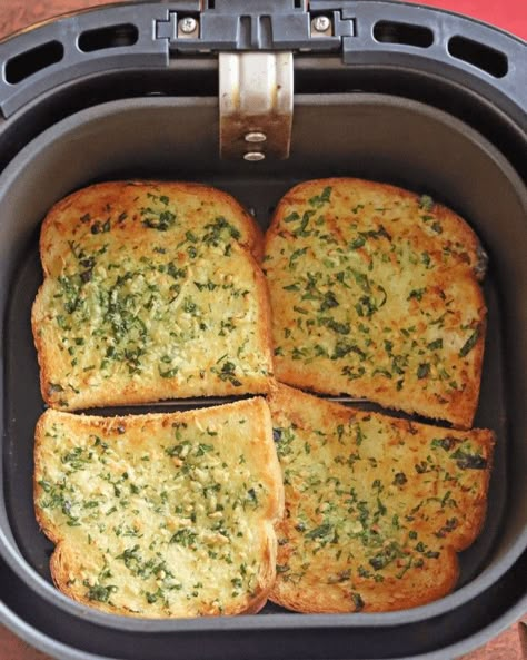 Air Fryer Garlic Bread - Air Fryer Recipes Air Fryer Recipes Uk, Air Fryer Garlic Bread, Air Fryer Recipes For Beginners, Air Fryer Garlic, Air Fryer Recipes Dessert, New Air Fryer Recipes, Air Fryer Recipes Snacks, Air Fryer Cooking Times, Cooks Air Fryer