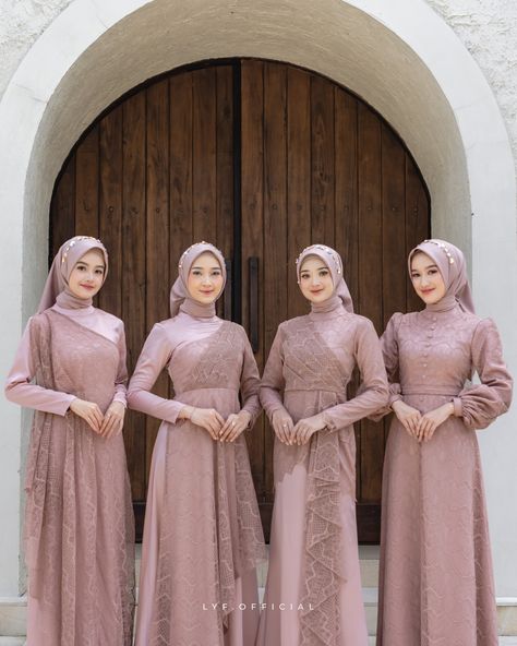 Model Dress Brokat Modern, Gaun Bridesmaid Hijab, Baju Bridesmaid Modern Hijab, Baju Bridesmaid Hijab, Hijab Bridesmaid, Lebaran Outfit, Dress Lebaran, Dress Brokat Modern, Batik Dress Modern