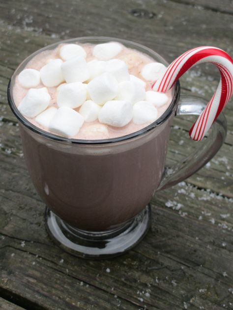 Perfect hot chocolate. 1 Swiss Miss Milk Chocolate packet, 3/4 cup milk, and peppermint extract. Garnish with a candy cane. Hot Chocolate With Candy Cane, Perfect Hot Chocolate, Peppermint Extract, Swiss Miss, Peppermint Hot Chocolate, Dream Food, Hot Coco, Delicious Drinks, Boku No Hero Academia Funny