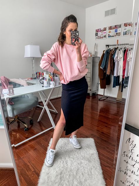 Sweatshirt Fashion Outfits, Oversized Sweatshirt With Skirt, Dressing Up A Crew Neck Sweatshirt, Crewneck Sweatshirt Outfit Work, Sweatshirt And Dress Outfit, How To Dress Up A Crewneck Sweatshirt, Sweatshirt And Boots Outfit, How To Make A Sweatshirt Look Cute, Styling Crew Neck Sweatshirts