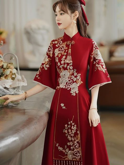 Chinese Style Wedding Dress, Cheongsam Wedding Dress, Casual Sundresses, Cheongsam Wedding, Chinese Fancy Dress, Short Dresses For Women, Type Of Dress, Cheongsam Modern, Chinese Wedding Dress