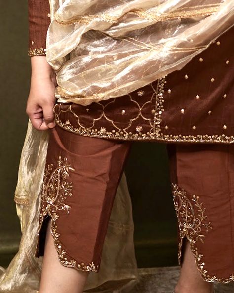 Our Designer in Trunk Brown, hand embroidered suit set made of pure raw silk paired with contrasting silk tissue dupatta. . DM or WhatsApp: +91 9899373802 for placing orders and customisations. . . #anhad_by_aastha #designersuit #pakistanidesignerwear #designerstudio #orderonline #ordernow #handembroidery #handembroidered Tissue Dupatta, Embroidered Suit, Pakistani Wedding Dress, Brown Hand, Pakistani Designers, Formal Suits, Punjabi Suits, Pants Design, Pakistani Wedding