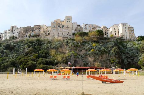 Things you must do in Sperlonga - Italian Notes Sperlonga Italy, Italian Notes, Lazio Italy, Italy Beaches, Regions Of Italy, Summer Destinations, Sandy Beaches, 5 Things, Italy Travel