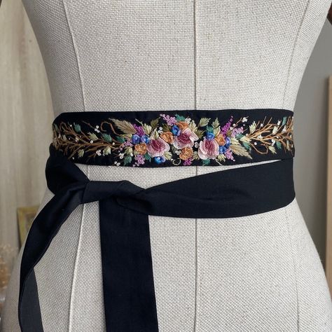 Handmade Belt floral Hand Embroidered Foulard handmade Embroidered Belt With Flowers Vintage Belt Floral Headband - Etsy Embroidered Belts, Tiara Floral, Embroidered Accessories, Embroidery Belt, Handmade Belt, Vintage Tiara, Embroidered Belt, Handmade Belts, Hip Belt