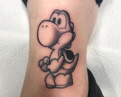 Yoshi Tattoo Black And White, Yoshi Tattoo, Movie Tattoos, Tattoo Videos, Star Tattoos, Black Tattoos, New Tattoos, Paw Print Tattoo, Cute Tattoos