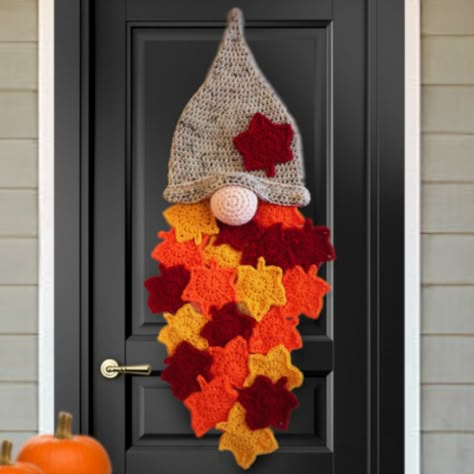 Crochet Door Hanging Free Pattern, Gnome Wall Hanging, Crochet Leaf Free Pattern, Leaf Gnome, Leaf Wall Hanging, Crochet Pour Halloween, Thanksgiving Crochet, Autumn Crochet, Gnome Wreath