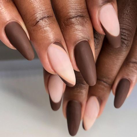 35 Artistic Oval/Almond-Shaped Nail Designs On Black Women - Coils and Glory Short Coffin Matte Nails, Matte Almond Nails Acrylics, Almond Nails Black Women, Matte Nails Almond, Nude Nails Black Women, Matte Nail Ideas, Nails On Dark Skin, Nails Dark Skin, Nails 23