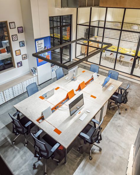 Office Setup Ideas Layout, Primitive Office, Architecture Workspace, Office Interior Design Creative, Workspace Interior Design, Startup Office Design, Workstation Design, Workplace Collaboration, Office Decor Workplace