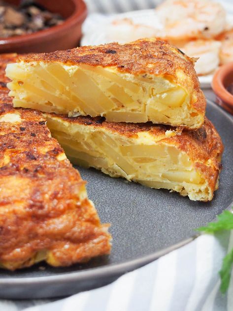 What are tapas? ( some traditional Spanish tapas) Spanish Picnic, Smitten Kitchen Recipes, Spanish Tortilla Recipe, Spanish Dinner, Spanish Tapas Recipes, Spanish Tortilla, Spanish Omelette, Tapas Party, Tapas Recipes