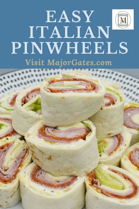 Pinwheel Appetizers Cream Cheese, Event Appetizers, Pinwheel Appetizers Easy, Pinwheel Sandwich Recipes, Italian Pinwheels, Italian Finger Foods, Tortilla Pinwheels Recipe, Cabin Food, Pinwheel Sandwiches