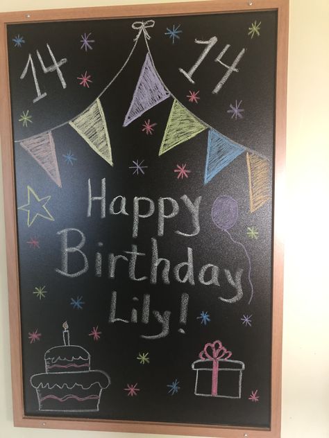 Birthday Door Decorations, School Chalkboard Art, Birthday Door, Kitchen Chalkboard, School Chalkboard, Birthday Chalkboard, Chalkboard Art, Dining Room Walls, Child Day