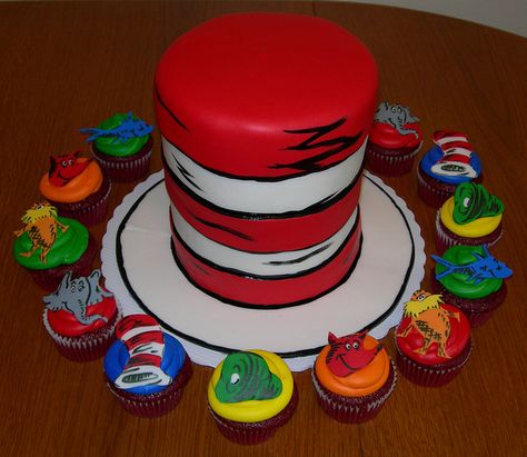 Dr Seuss Cupcakes Dr Seuss Cupcakes, Dr Seuss Cakes, Seuss Cupcakes, Cat In The Hat Cake, Doctor Suess Birthday, Dr Seuss Cake, Dr Suess Baby, Dr Seuss Party Ideas, Cat In The Hat Party