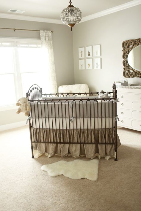 Bella Blog.: BELLA NOTTE BABY Iron Crib Nursery, Simple Neutral Nursery, Baby Bed Ideas, Gold Baby Nursery, Neutral Boy Nursery, Iron Crib, Baby Bedding Neutral, Vintage Crib, Crib Nursery