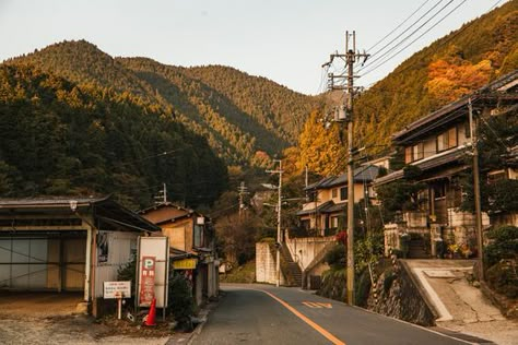 Japan Village, Japan Countryside, Lost In Japan, American Midwest, Summer In Japan, Japan Autumn, Japanese Countryside, Japanese Village, Japan Landscape