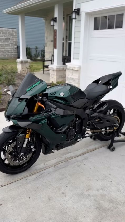 Super Sport Motorcycles, Street Bike Aesthetic, Riding Motorcycle Aesthetic, Dark Green Motorcycle, Supersport Motorcycles, Custom Sport Bikes Motorcycles, R3 Motorcycle, Coolest Motorcycles, Matte Motorcycle