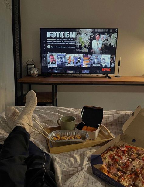 Movie Night Room, Keep Grinding, Happy Alone, Movie Watching, Cosy Room, While You Were Sleeping, Apartment Aesthetic, Living Alone, Comfy Sofa