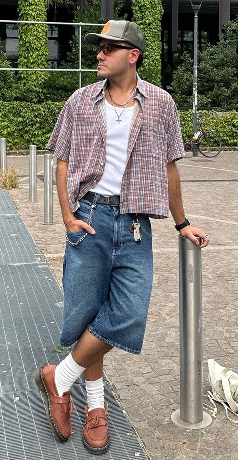 2000s Fashion Men Summer, Masc Outfits Shorts, Navy Shorts Outfit Men, Dickies Shorts Outfit Men, Male Shorts Outfits, Jorts Outfits Men, Summer Outfits Jorts, Boxy Shirt Outfit, Baggy Pants Reference