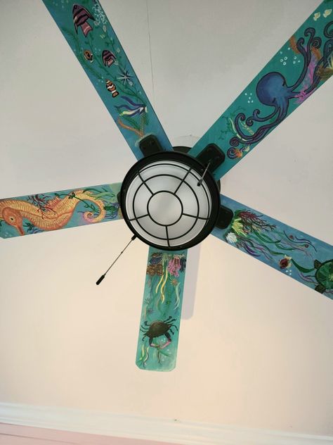 Ceiling Fan Painting Ideas, Painted Fan Blades, Fan Blade Art, Fan Makeover, Ceiling Fan Art, Fan Painting, Fan Ideas, Living Room Redesign, Ceiling Fan Makeover