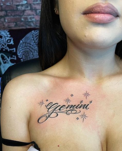 Chest Name Tattoo Female, Baddie Tattoo Ideas, Overlined Lips, Memorial Tattoo Ideas, Side Hand Tattoos, Girls Tattoos, Cute Hand Tattoos, Pretty Hand Tattoos, Neck Tattoos Women