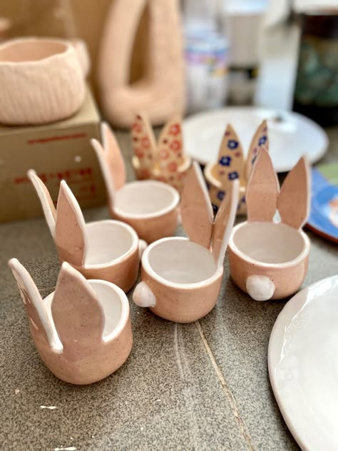 Ceramic Easter Ideas, Spring Pottery Ideas, Easter Ceramics Ideas, Easter Clay Ideas, Easter Pottery Ideas, Das Clay Ideas, Easter Ceramics, Spring Pottery, Easter Clay