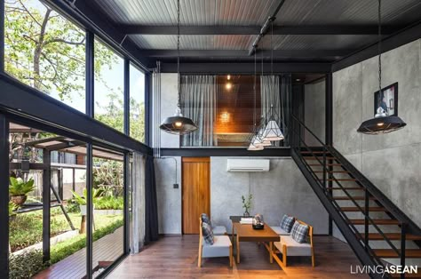 A Steel House for a Big Family /// Living ASEAN /// Steel Frame House Design, Frame House Design, Steel Houses, Sofa Bar, Steel Building Homes, Tropical Lifestyle, Steel Frame House, Steel Framing, Casa Container