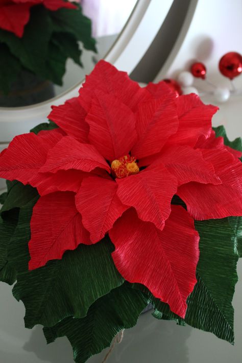 Paper Poinsettia, Human Height, Tin Can Flowers, Paper Decorations Diy, Christmas Crafts Diy Projects, Outside Christmas Decorations, Unique Handmade Gifts, Paper Christmas Decorations, Handmade Flowers Fabric