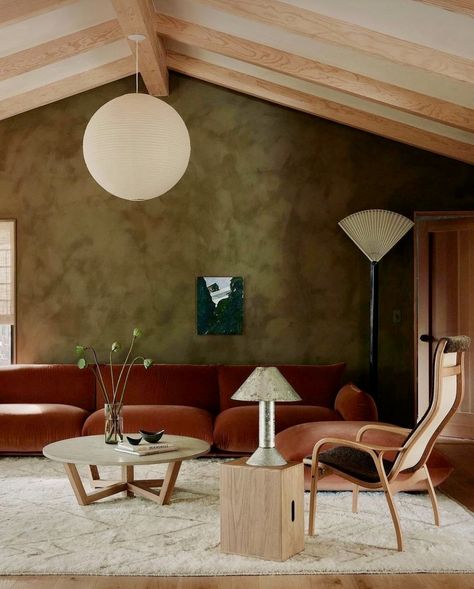 Limewash Living Room, Mid Century Maximalism, Green Limewash, Blue Lounge Chair, California Ranch, Santa Cruz Mountains, Interior Design Per La Casa, Design Del Prodotto, Elle Decor