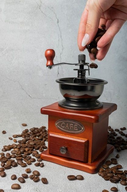 Selective focus. manual retro coffee bea... | Premium Photo #Freepik #photo #food #vintage #coffee #wood Modern Kitchen Apartment, Light Gray Background, Food Vintage, Photo Food, Retro Coffee, Roasted Coffee Beans, Antique Tools, White Cups, Metal Letters