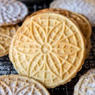 Gluten-Free Pizzelle Recipe (Crisp Italian Pizzelles) - MamaGourmand Gluten Free Pizzelle Recipe, Pizzelles Recipe, Gluten Free Biscotti, Sandwich Cookies Filling, Pizzelle Cookies, Pizzelle Recipe, Dessert Taco, Cannoli Filling, Easy Gluten Free Desserts