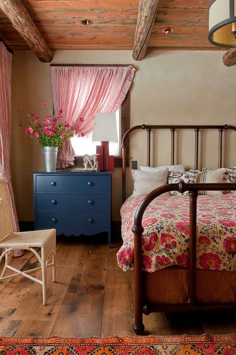 10 Ideas for Decorating with Painted Furniture - Town & Country Living Small Bedrooms, Cottage Bedroom, Lodge Decor, Remodel Bedroom, Rustic Bedroom, Western Decor, Beautiful Bedrooms, Bed Room, Cheap Home Decor