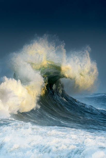 30 Meilleures Phares De France Photos et images - Getty Images Ocean Landscape Painting, Ocean Art Painting, Ocean Storm, Ocean Waves Painting, Sea Storm, Waves Photos, Waves Photography, Ocean Landscape, Ocean Pictures